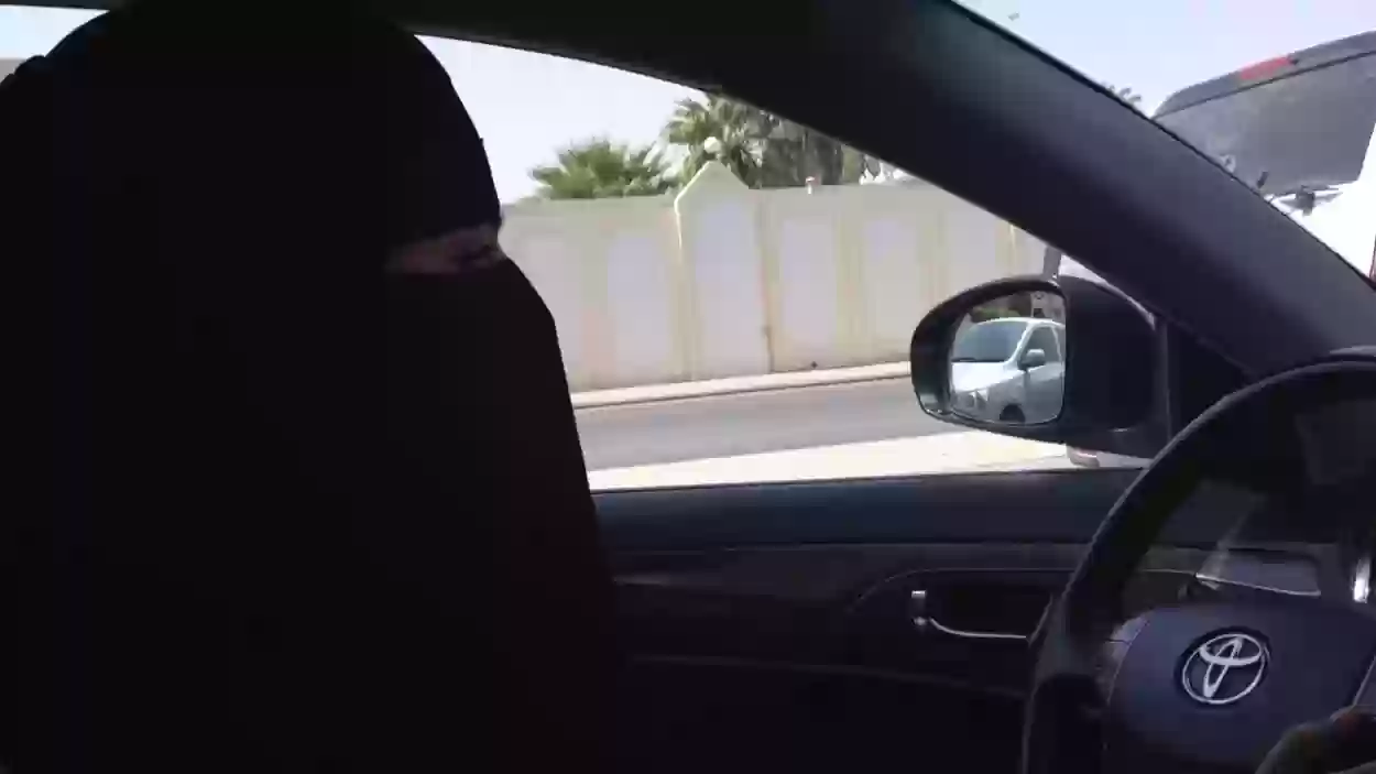 المنتقبة والمبرقعة ممنوعين من قيادة السيارات في دول الخليج